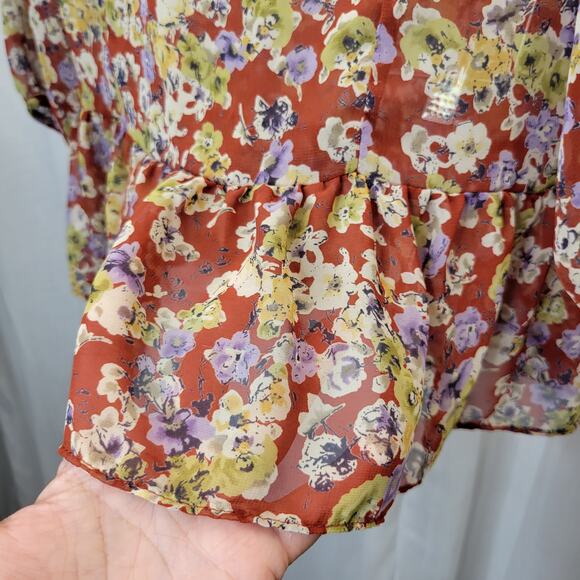 Soprano Floral Sheer Top with 3/4 Sleeves and Peplum, S - Picture 5 of 10